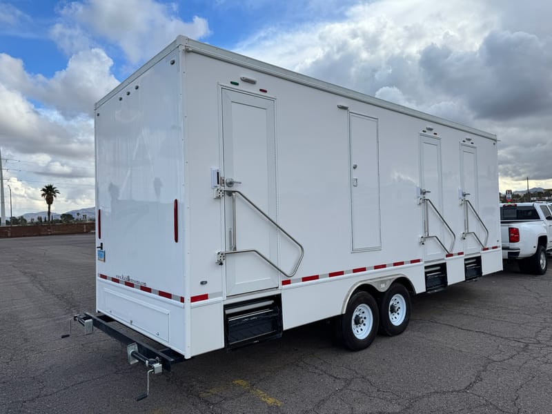 8-Stall Shower Trailer photo 7
