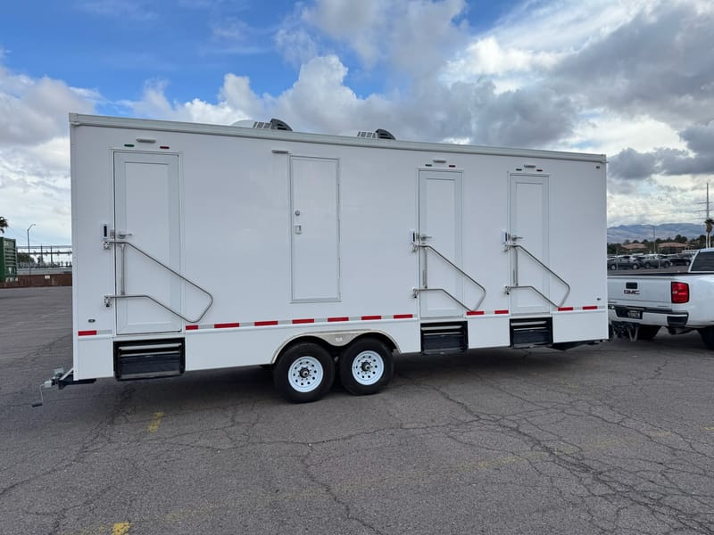 8-Stall Shower Trailer photo 8