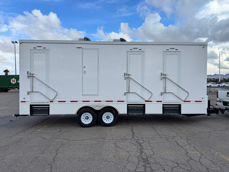 8-Stall Shower Trailer photo 9
