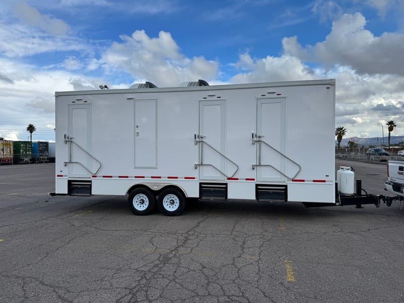 8-Stall Shower Trailer photo 10