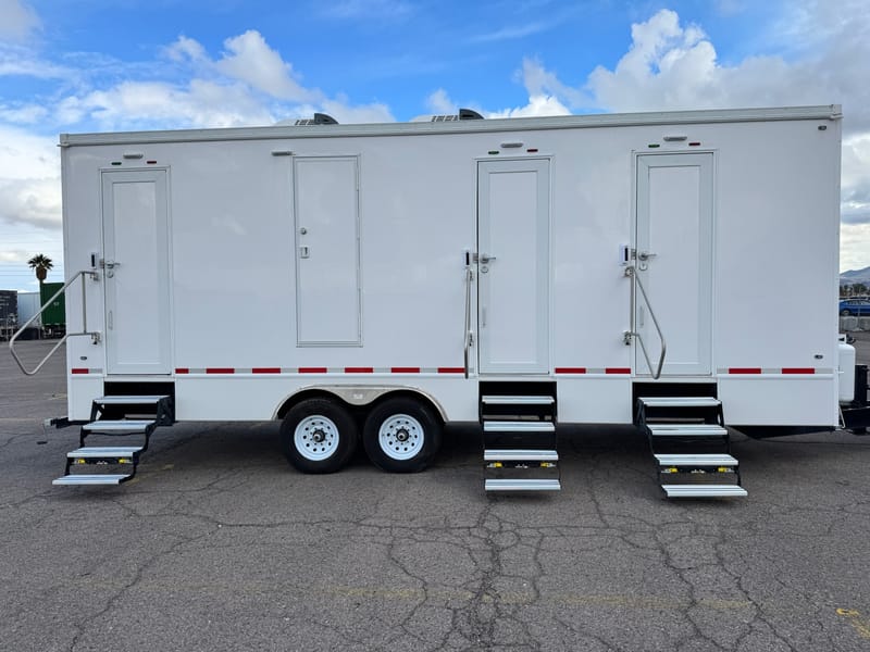 8-Stall Shower Trailer photo 11